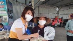 BABEENI CONTINUES DISPENSE FREE RICE TO DISADVANTAGED LOCAL PEOPLE IN HAI DUONG